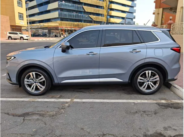 Car image 8