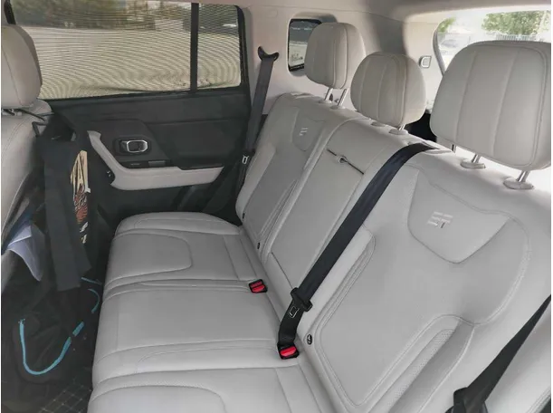 Car image 19