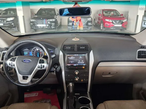 Car image 15