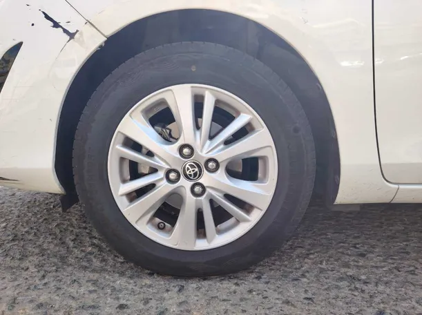 Car image 9