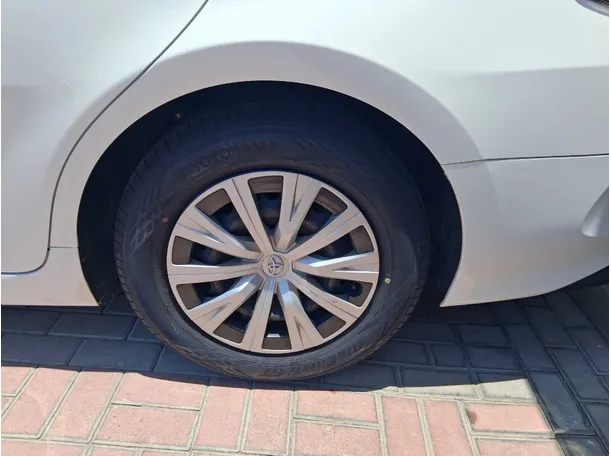 Car image 9