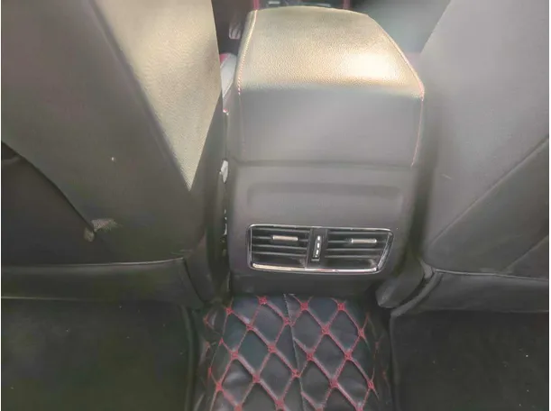 Car image 38