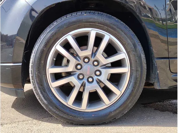 Car image 10
