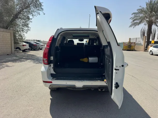 Car image 19