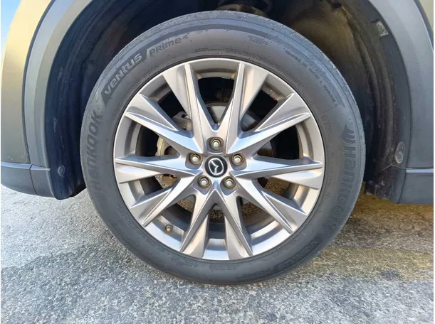 Car image 10