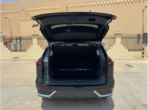 Car image 19