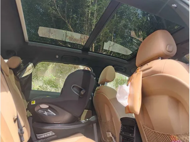 Car image 36