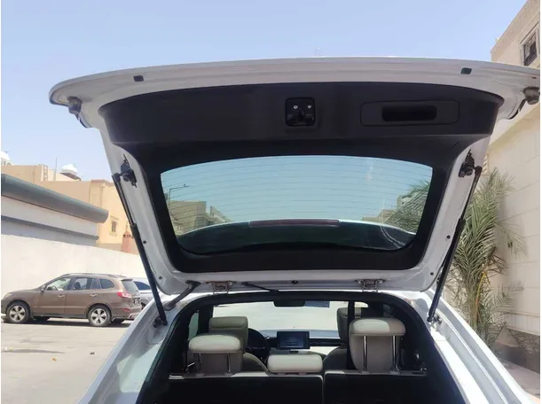 Car image 21