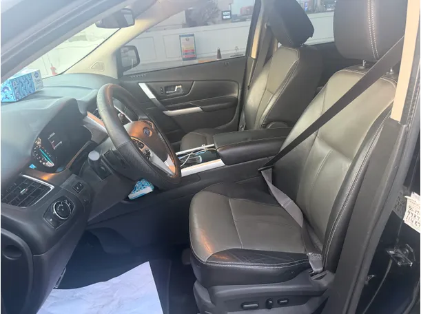 Car image 11