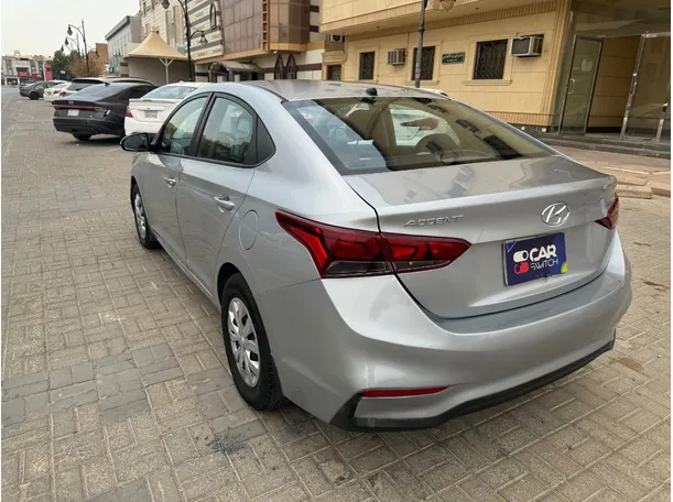 Car image 7