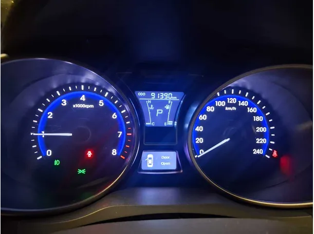 Car image 18