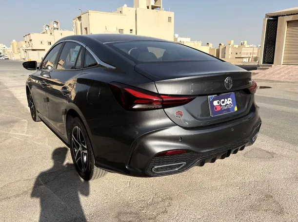Car image 7