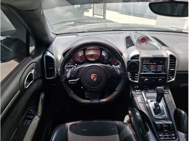 Car image 18