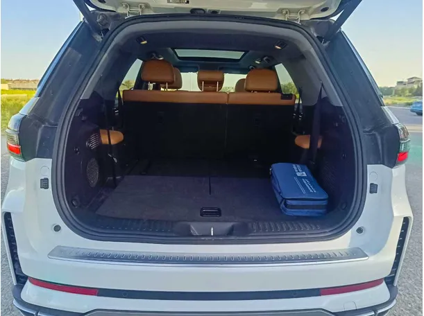 Car image 32
