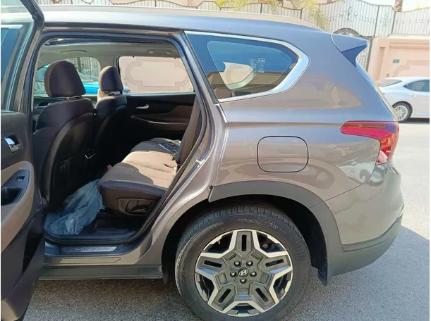 Car image 15