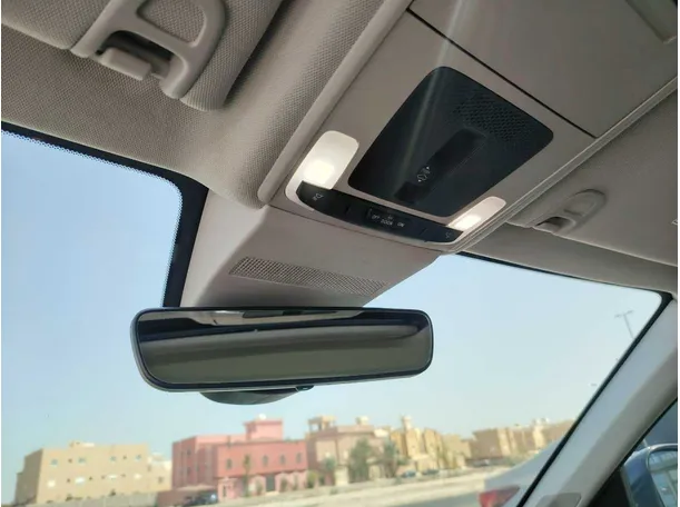 Car image 40