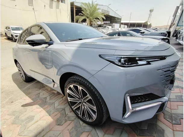Car image 4