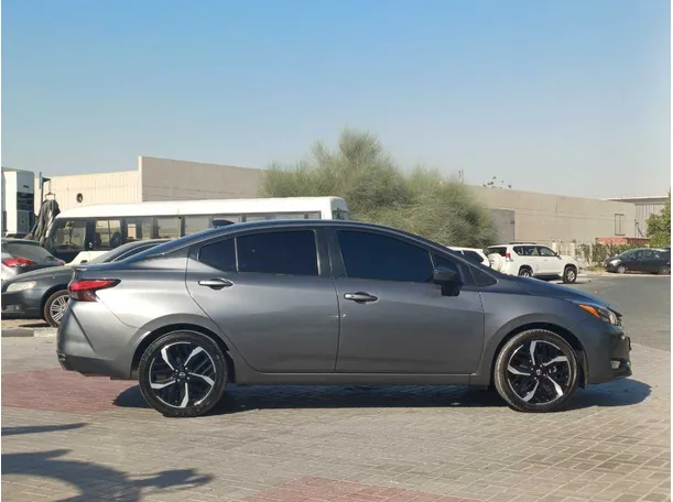Car image 8