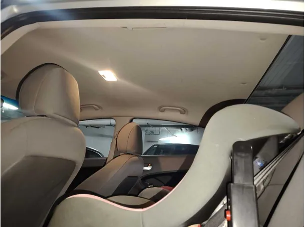 Car image 20