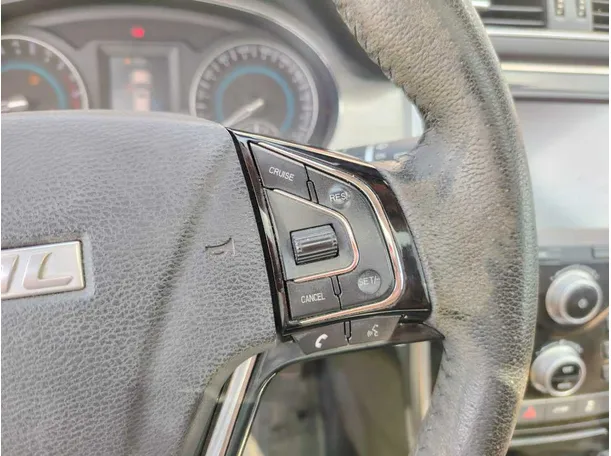 Car image 30