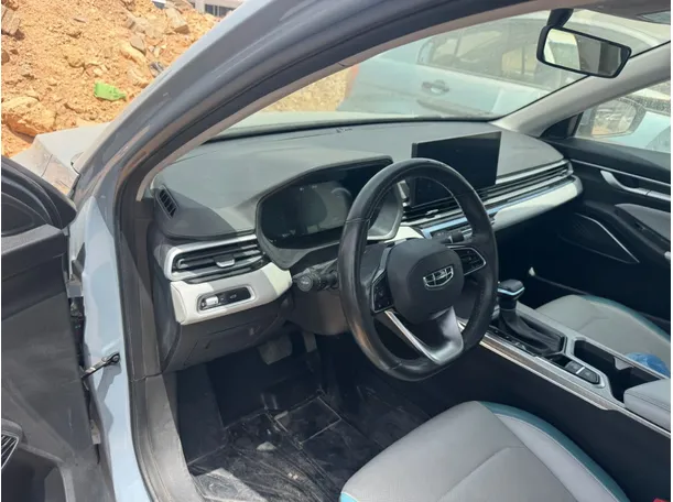 Car image 14