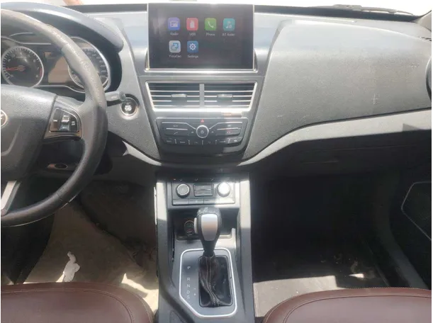 Car image 18