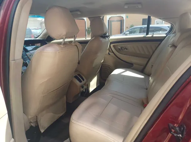 Car image 14