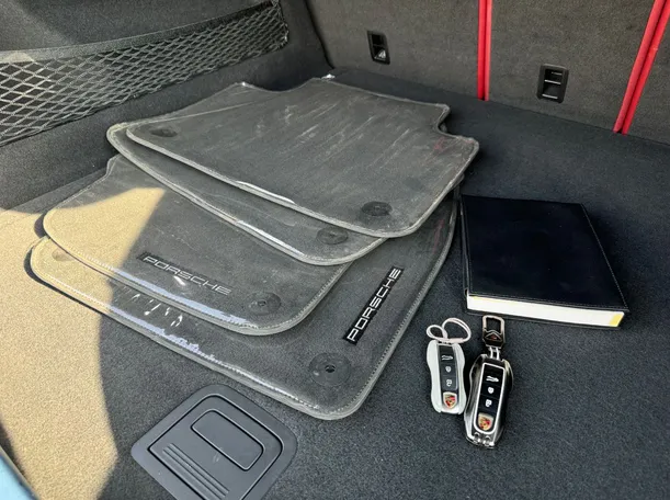 Car image 24