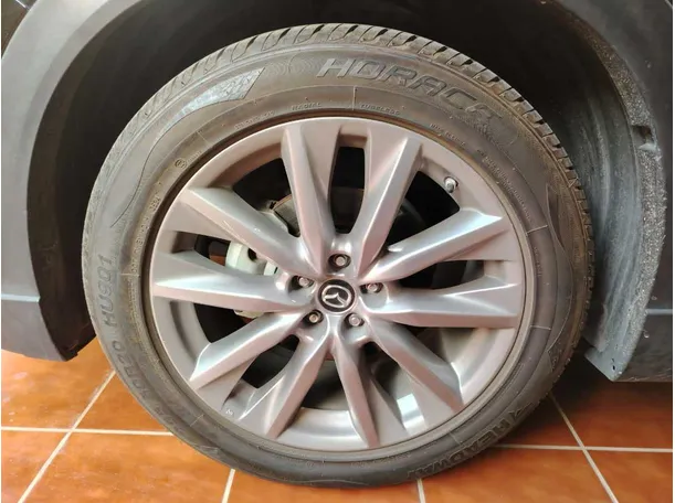 Car image 11