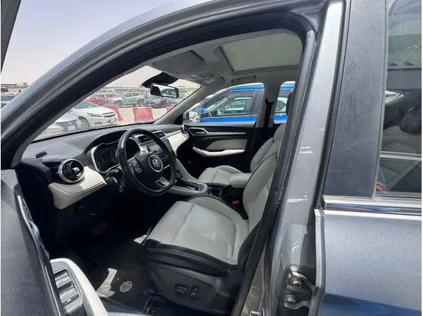 Car image 8