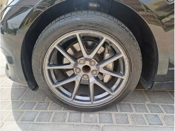 Car image 9