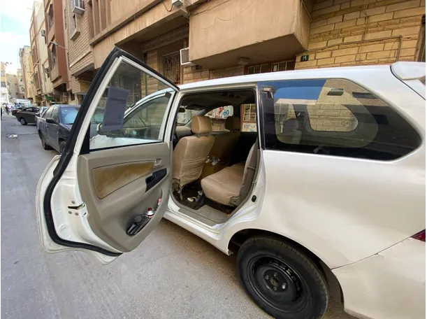 Car image 12