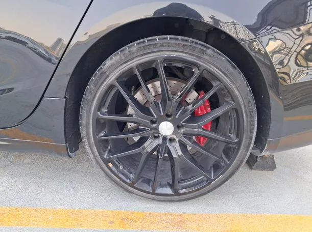 Car image 9