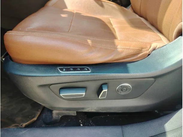 Car image 37