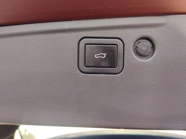 Car image 29