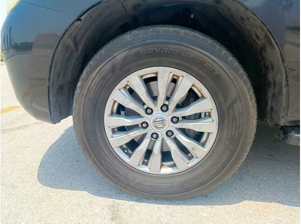 Car image 10