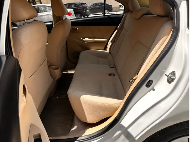 Car image 13