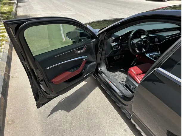 Car image 10