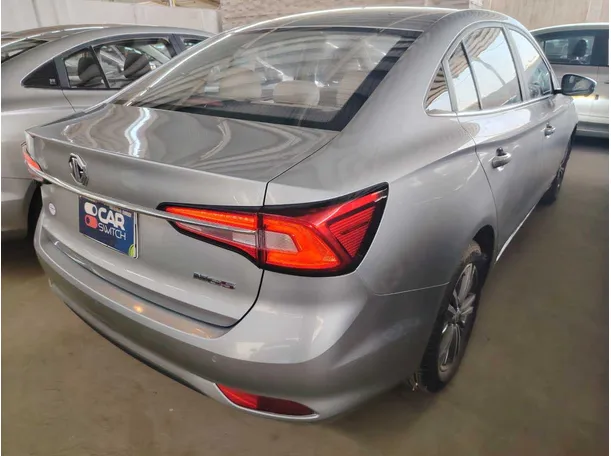 Car image 5