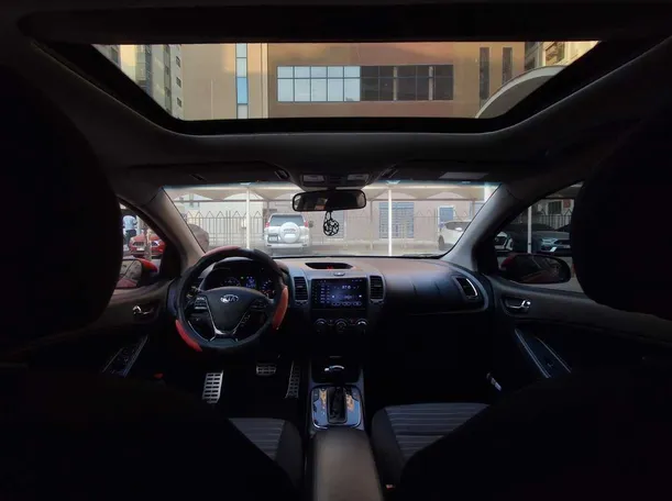 Car image 14