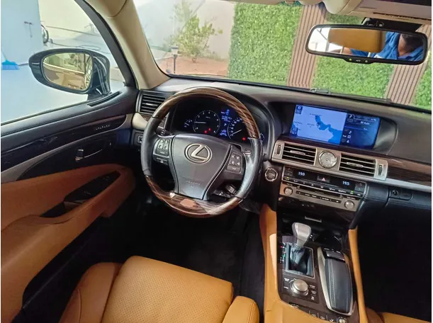 Car image 23