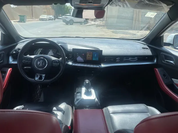 Car image 18