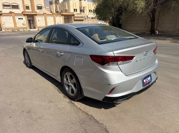 Car image 7