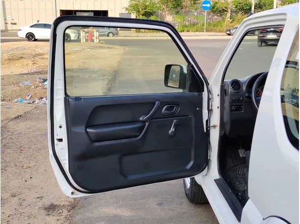 Car image 11