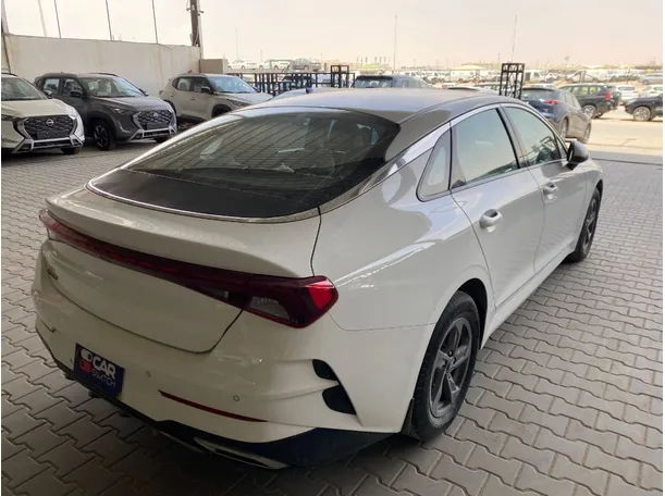Car image 5