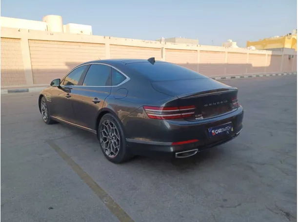 Car image 7