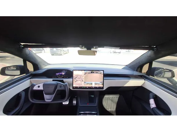 Car image 18
