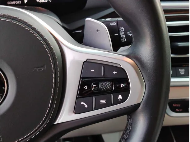 Car image 32
