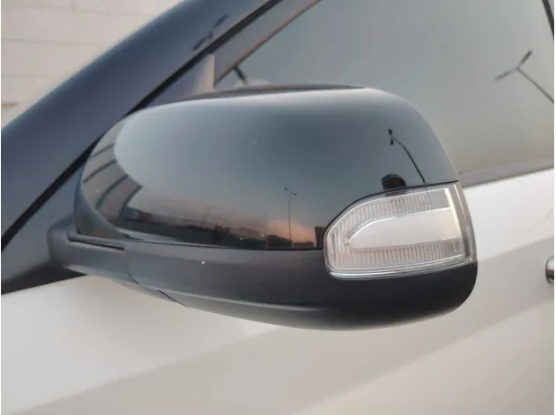 Car image 30