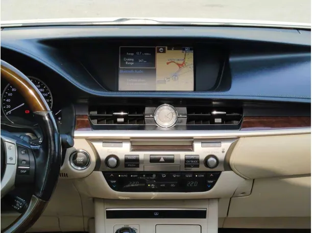 Car image 19